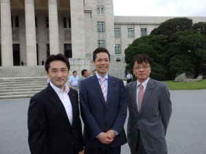臨時国会が開会。武田りょうすけ新参院議員が初登院！井上さんと3人でしっかりスクラムを組んでがんばります！！