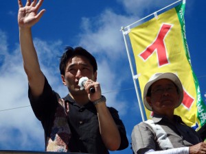 沖縄「元海兵隊員による残虐な蛮行を糾弾！被害者を追悼し、海兵隊の撤退を求める県民集会」に参加。翁長知事とも握手！基地のない沖縄へ！連帯！！