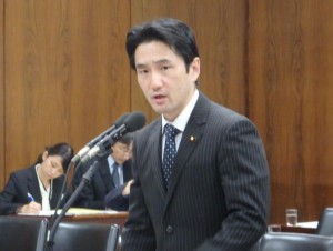 法務委員会で質問。法務行政に係る職員の増員を求めました！