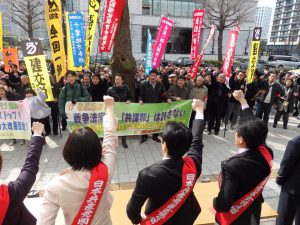 安倍暴走政治ストップ！労働者総決起集会のデモを激励。富山や石川からも参加者！固く握手しました！！
