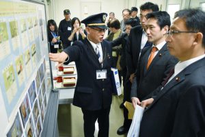 牛久の東日本入国管理センターへ