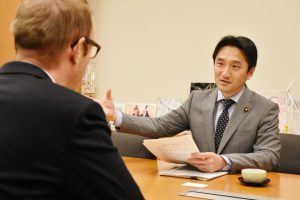 英紙フィナンシャルタイムズの取材を受けました