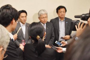 野党理事メンバーで野田委員長に申し入れ