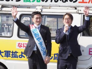 小諸市、佐久市街頭演説で手振り相次ぐ