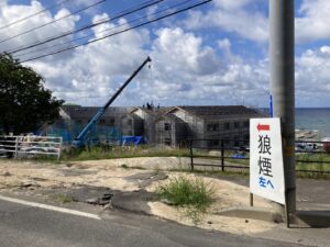 8/11　珠洲市大谷地区の仮設住宅建設中の現場へ